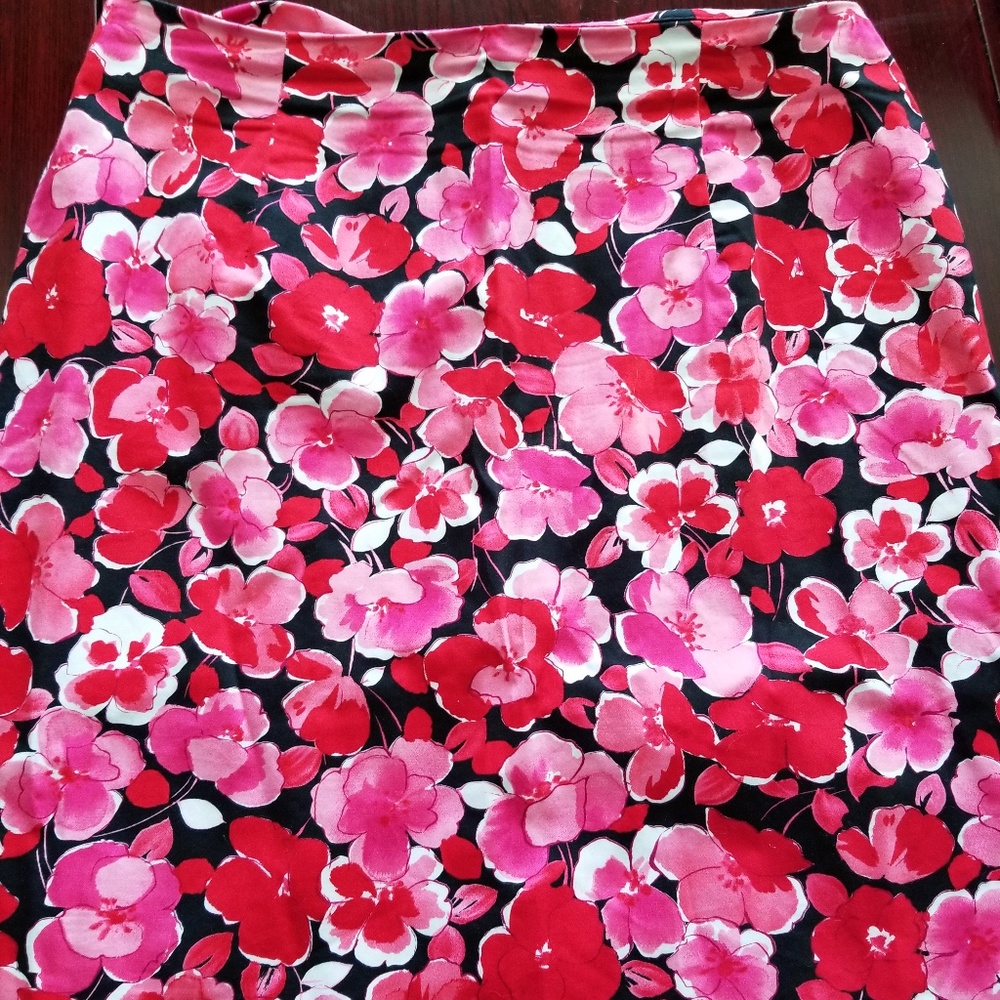 Anne Taylor Women Flowered Skirt Size 12